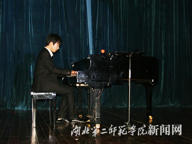 7.钢琴独奏.jpg