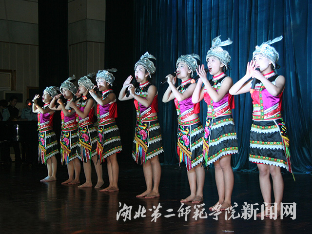 6.女声重唱“土家土”.jpg