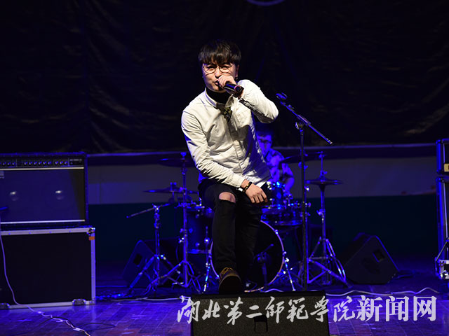 2.Foodie乐队主唱罗聪勇.jpg