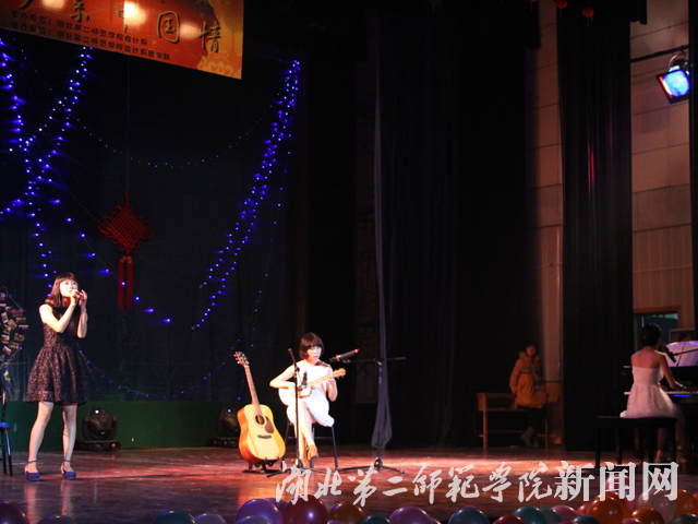 4.乐器弹唱.JPG