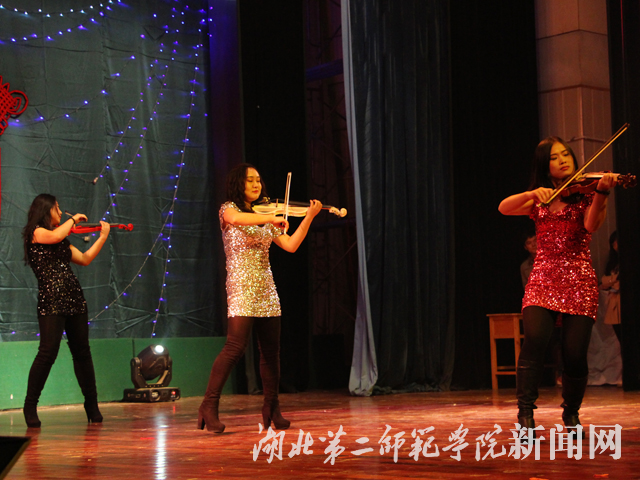 8.乐团电子琴四重奏.JPG