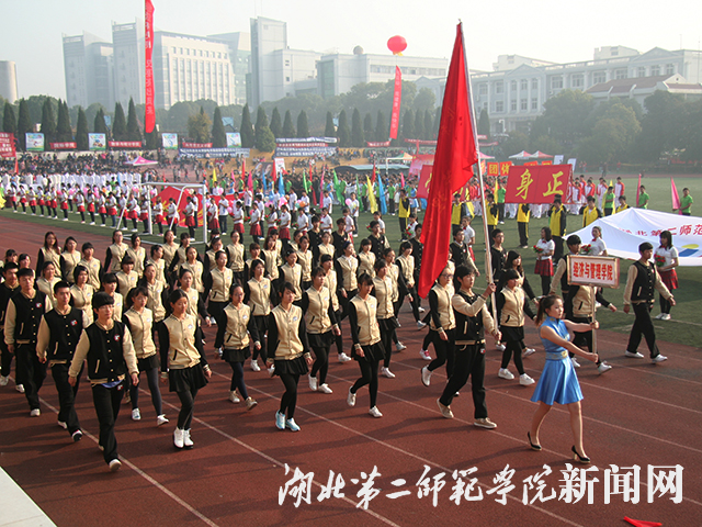 6.经济与管理学院入场.jpg