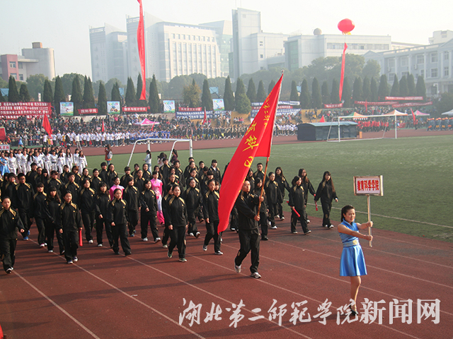 5.教育科学学院入场.jpg