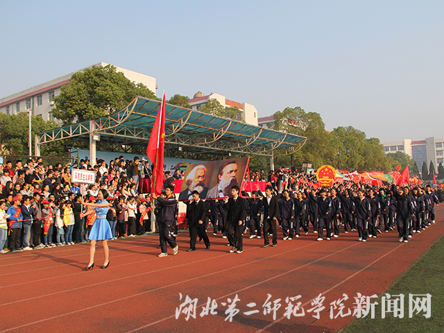 7.马克思主义学院入场.jpg