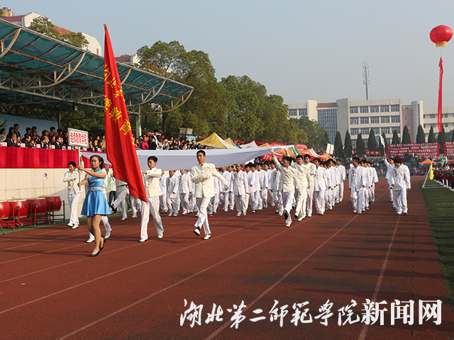 3.继续教育学院入场.jpg