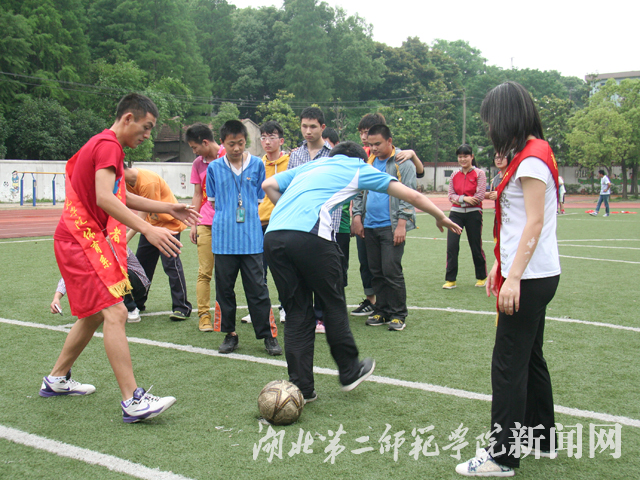 4.挑战反身踢球.jpg