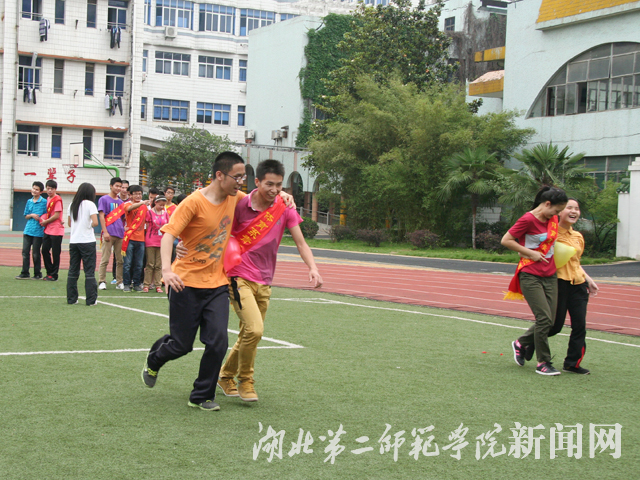 6.心心相印气球接力.jpg