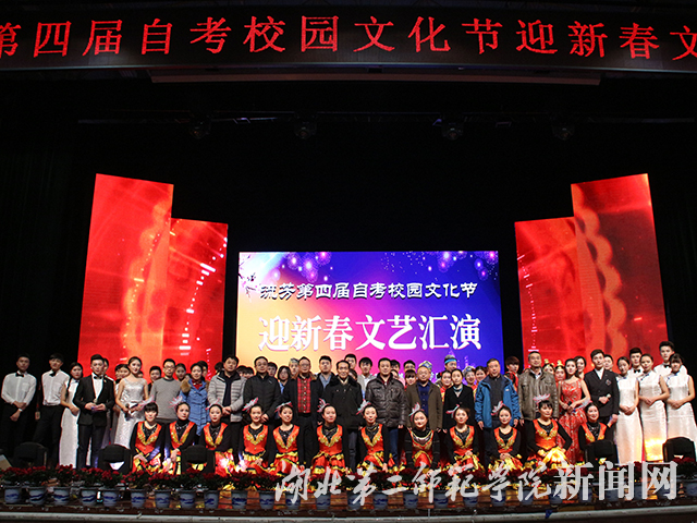15.全体合影.jpg