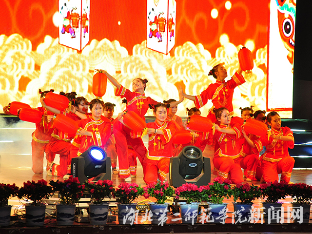 2.开场舞 欢乐中国年.jpg