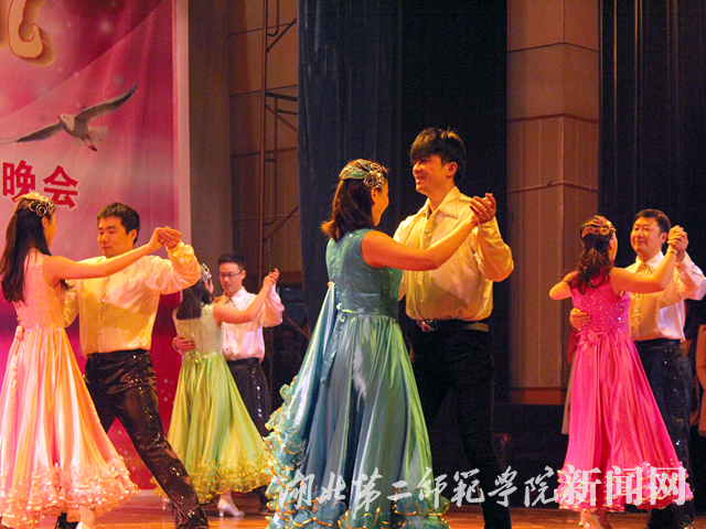 5.老师节目《平安圆舞曲》.jpg