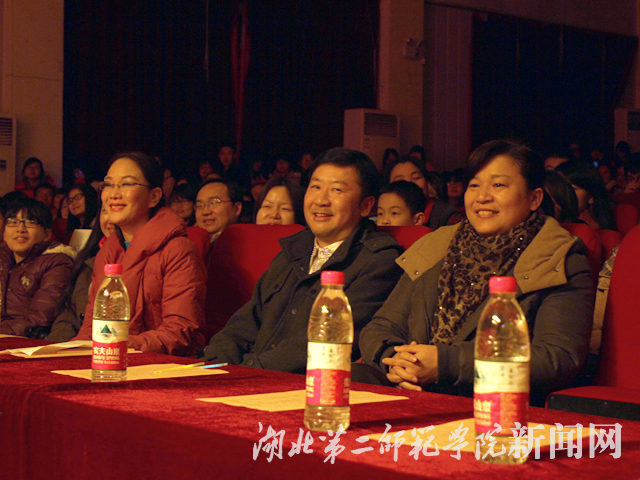 2.出席领导.jpg