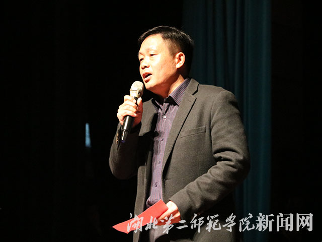 2.体育学院院长贺言.jpg