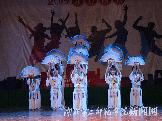 8.青花瓷舞蹈.jpg