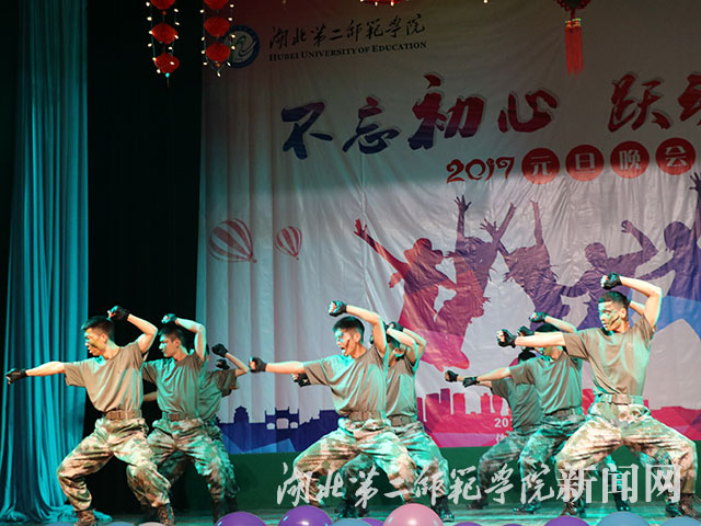 11.风卷红旗.jpg