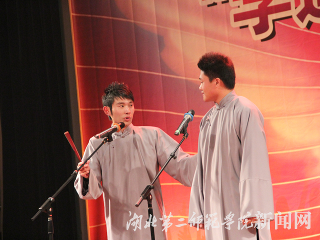 11.相声《我的一半大学生活》朱诗祺 伍金刚.jpg