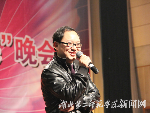 7.《武汉晚报》首席记者翁晓波发言.jpg