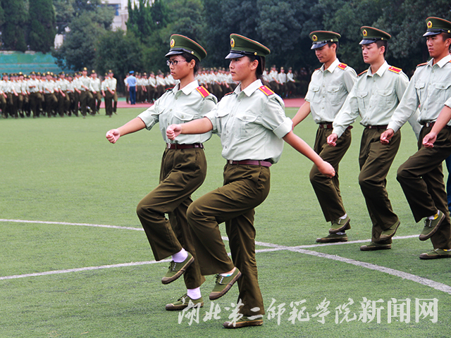 3.踏步方阵.jpg