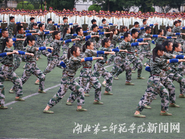 6.学生军体拳表演.jpg