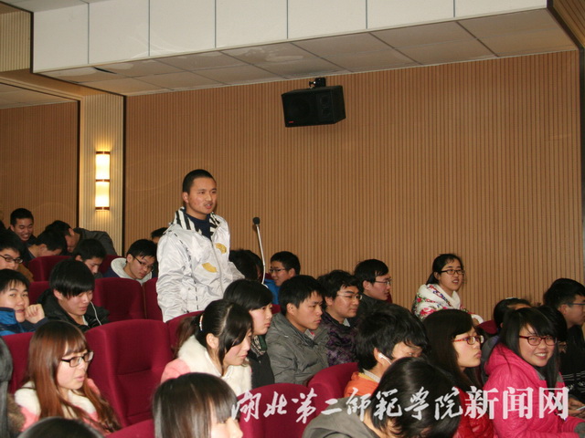4.课堂开放，学生积极提问.jpg