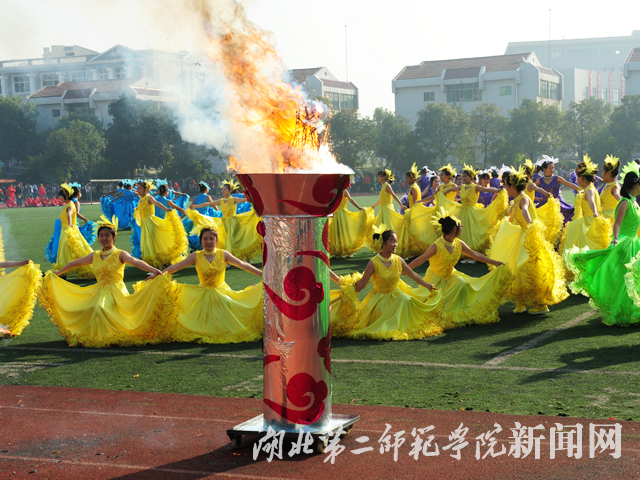10.点燃火炬.JPG