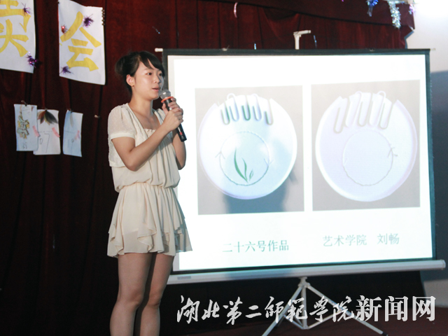 8、学生解释作品缘由.jpg