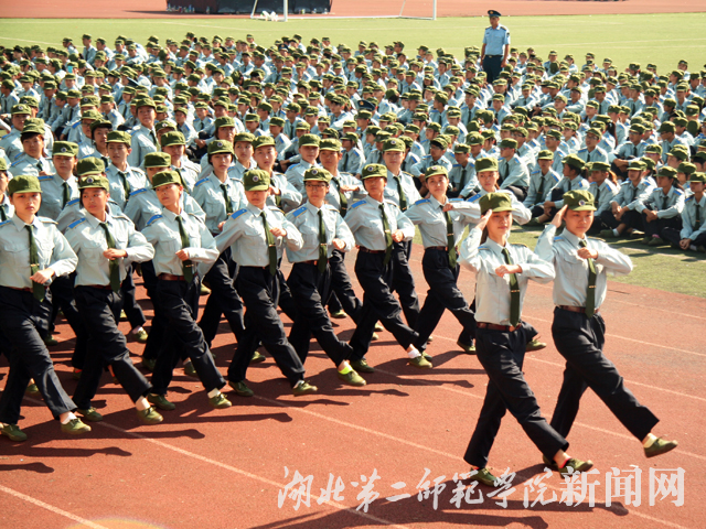 2 新生整齐的步伐.jpg