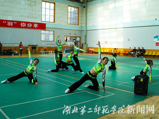 2.开场啦啦操表演.jpg