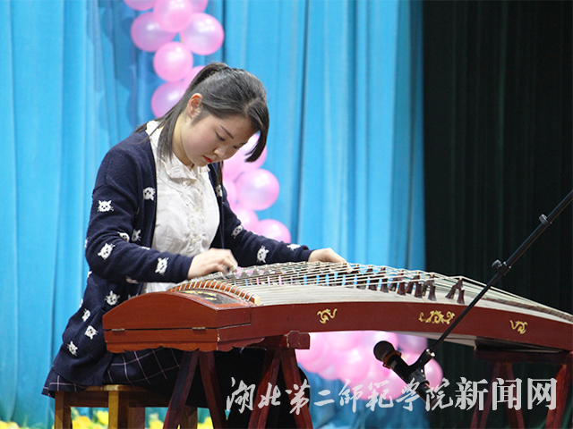 6.教科院黄子涵古筝独奏.jpg