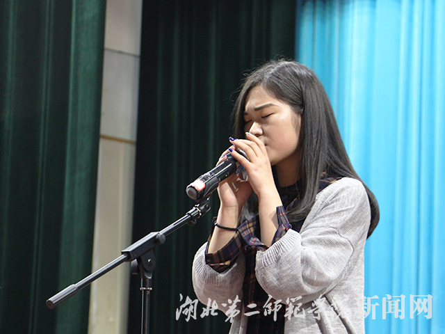 8.外国语学院任伶歌曲串烧.jpg