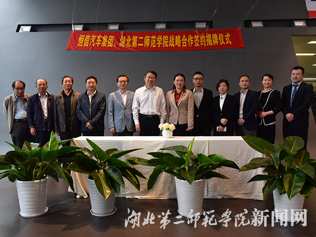 8.全体合影.jpg
