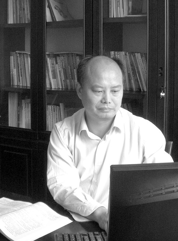 凡人“老顾”的双面人生.jpg