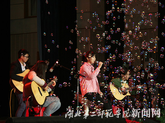 6.民谣歌曲表演.jpg