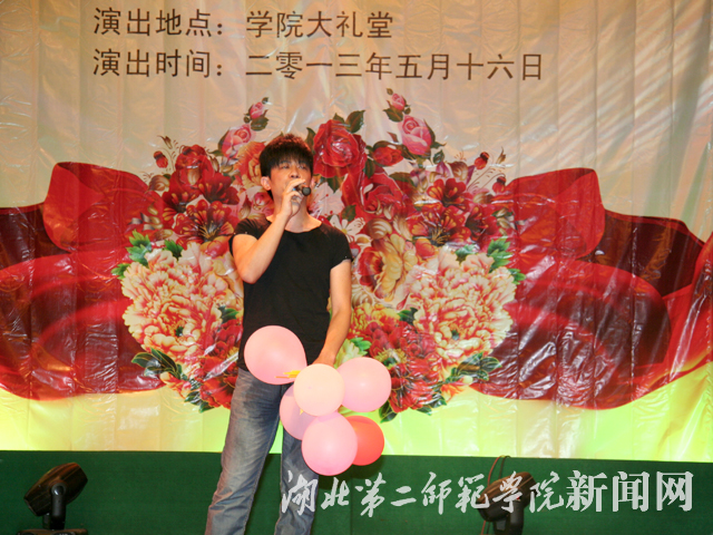 6.郑奕副院长献唱《新不了情》.jpg