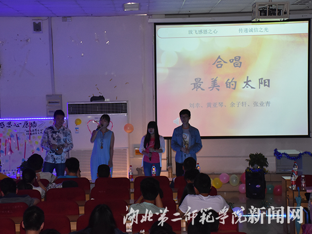 8.合唱“最美的太阳”.jpg