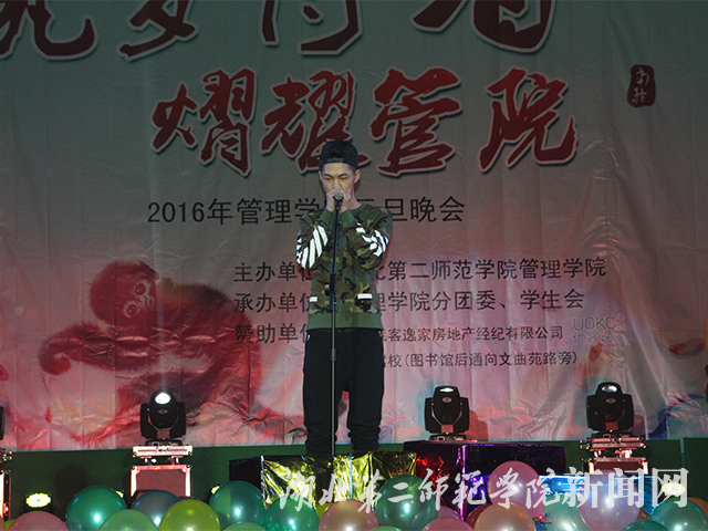 4.乐队表演.jpg