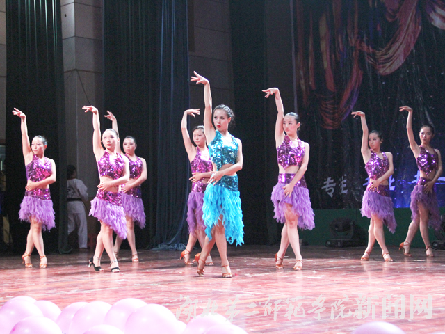 7.集体伦巴《夏天的风》.jpg