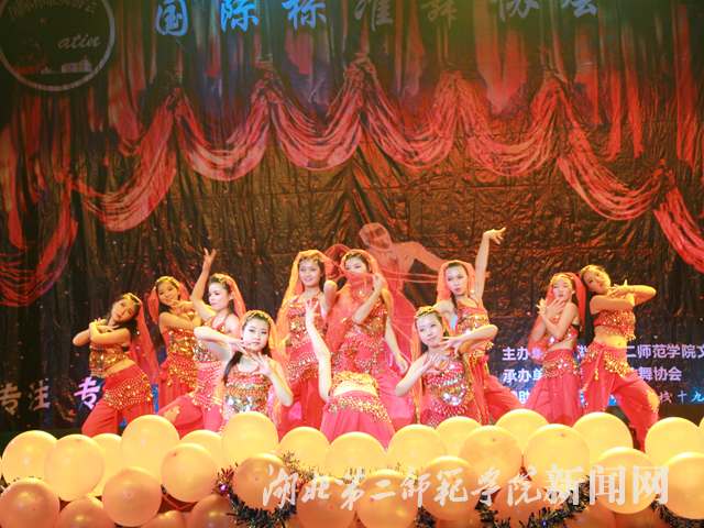 5.印度舞表演《燃烧的地板》.jpg