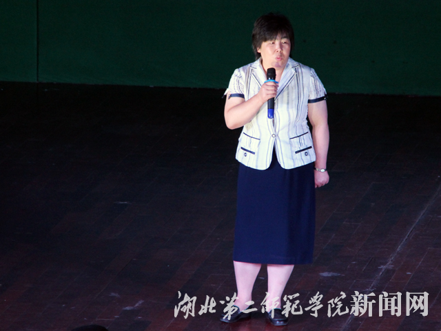 8.张国秀书记表达对毕业生的祝福和殷切希望.jpg