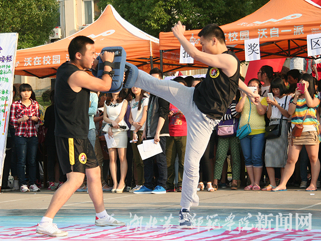 4.腿法示范.jpg