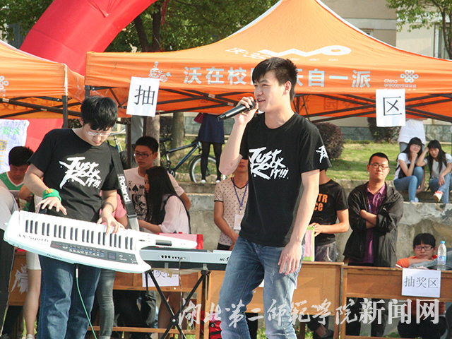 1.传奇的深情演唱.jpg
