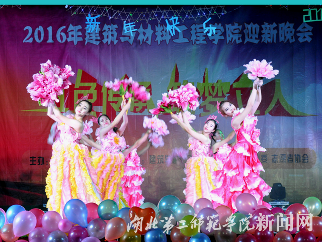 2.开场舞《盛世花开》.jpg
