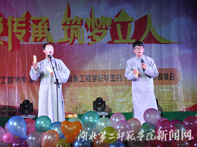 7.学生相声表演.jpg