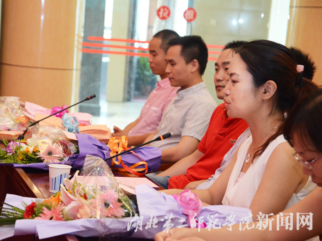 3.校友发表发言.jpg