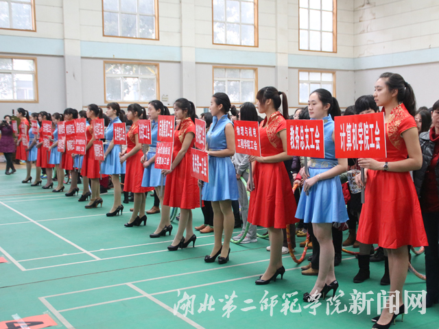 1.礼仪队带队入场，运动员蓄势待发.jpg