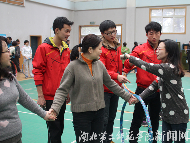 6.裁判耐心讲解赛事规则.jpg