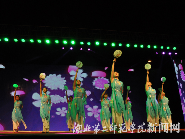 11.古唯舞蹈社《扇舞落长烟》.jpg