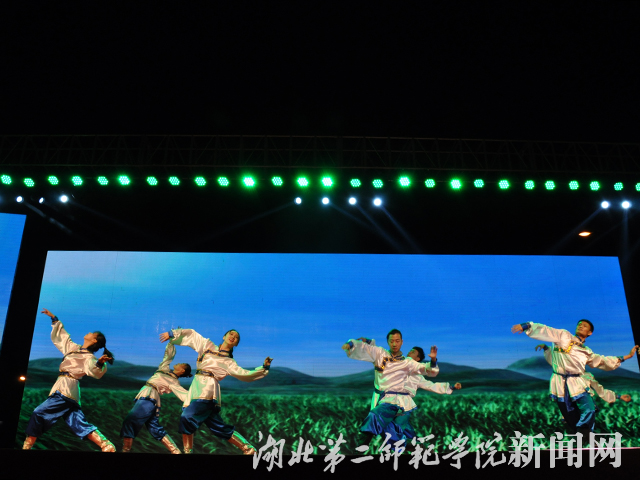 4.艺术学院 蒙古舞《西格西格》.jpg