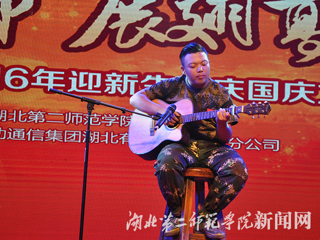 10.2016级新生表演.jpg