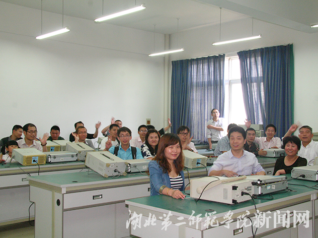 8.十年后重“回”课堂.jpg