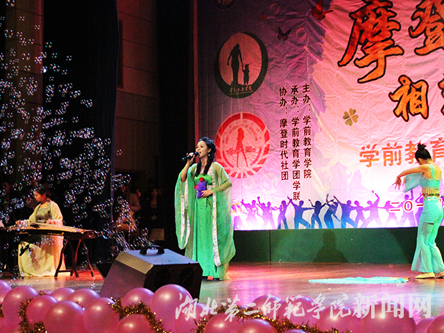 9.陈荣、王艳芬老师表演”枉凝眉“.JPG